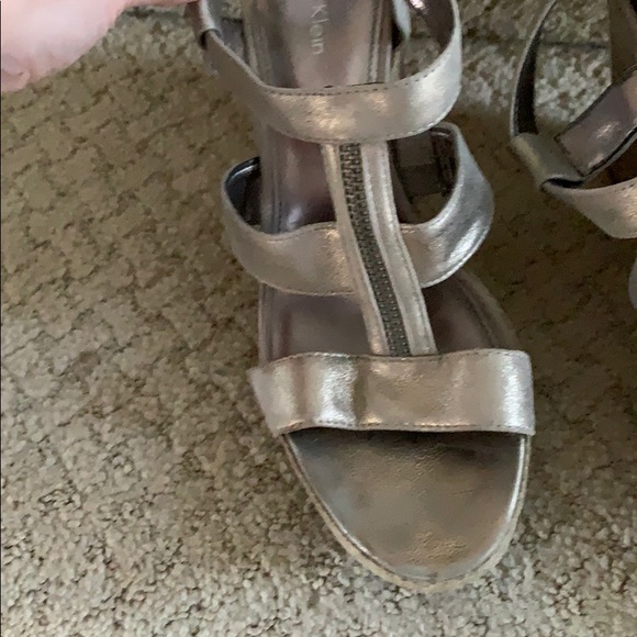 Shoes - Picture 4 of 7